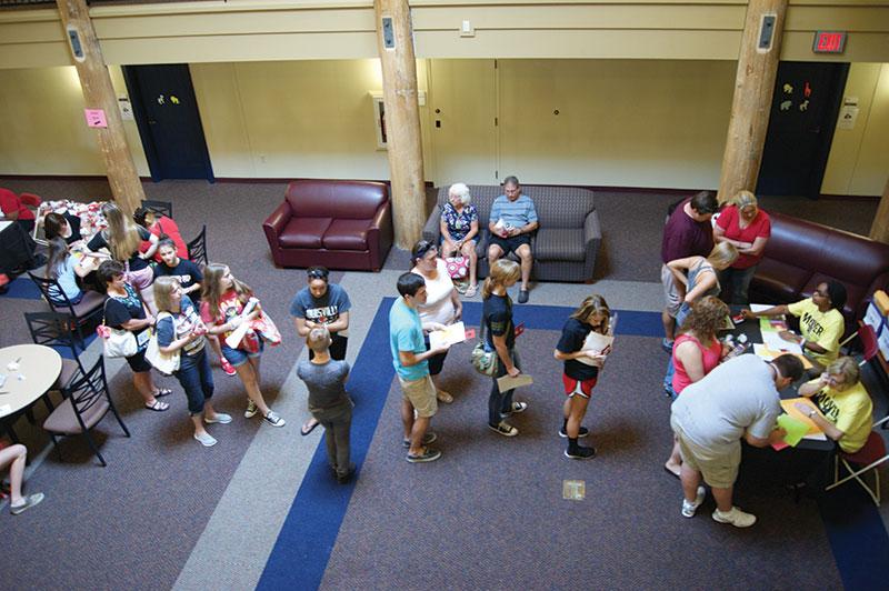 Students lined up to get their room assignments, keys and UCards from the volunteers at Move-In Day. Visit www.ius.edu/housing to learn more about living on campus.  Photo by Shelby Orange.