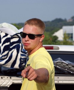 Jed Thomas, business sophomore and member of Tau Kappa Epsilon, helps new and returning residents move into the residence halls. Many campus group members volunteered to help students transport and unpack their belongings. Photo by Shelby Orange.