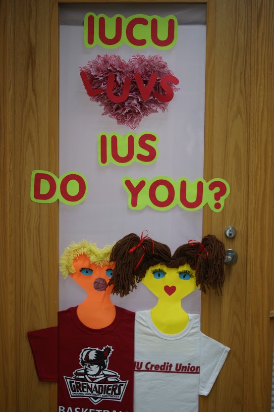 Luv+the+doors%3A+IU+Southeast+decorates+doors+for+homecoming+contest
