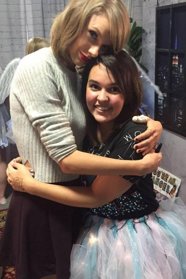 Esarey with Swift backstage. Esarey said she was dancing to Swifts song Wildest Dreams when Swifts mother approached her and asked if she had ever met Taylor. Photo courtesy of Rachel Esarey.