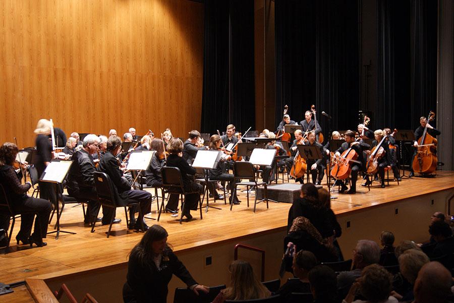 Louisville+Orchestra+performs+in+Ogle+Center