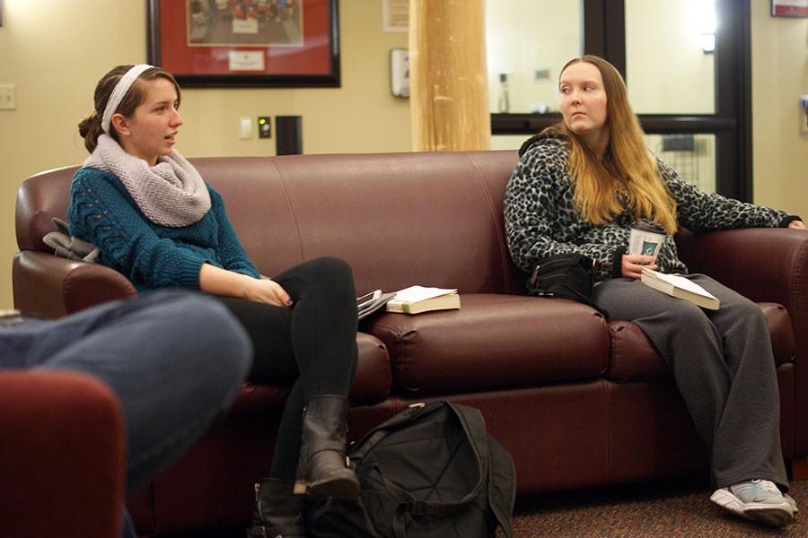 Jenna Bieker, criminal justice and psychology junior, chats with other Lit @ the Lodges members about “The Brief Wondrous Life of Oscar Wao” and her week.
