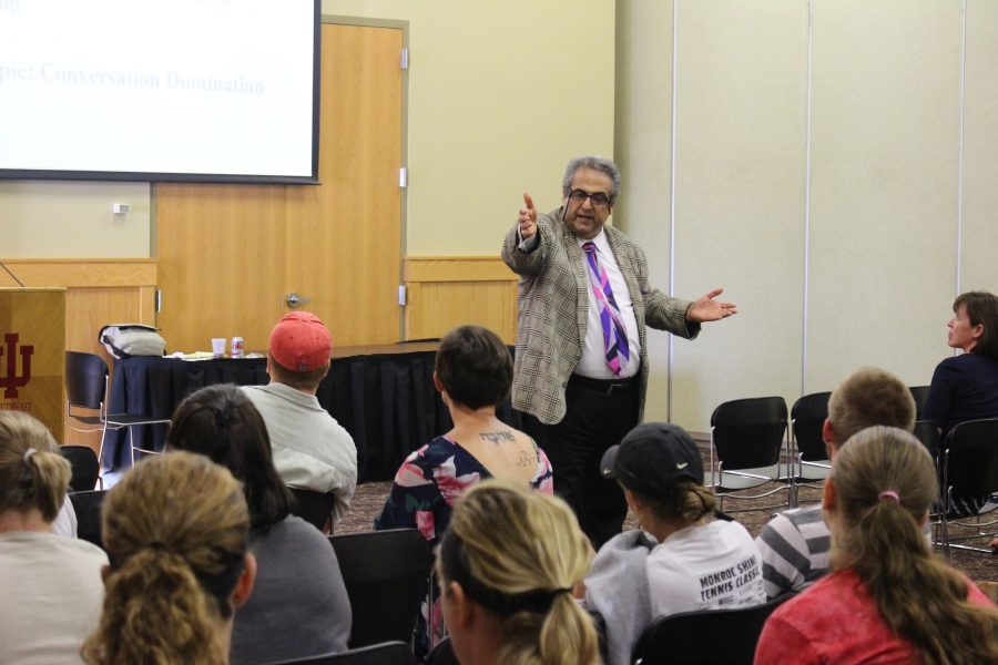 Carducci, professor of psychology and director of the Shyness Research Institute at IUS, speaking to students about small talk on Thursday, Sept. 7. 