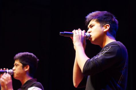 Jules Cruz focuses on the audience while singing.