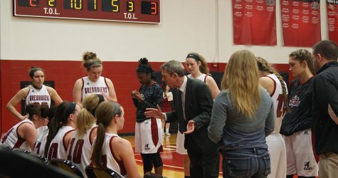 Farris addressing his team during a timeout.