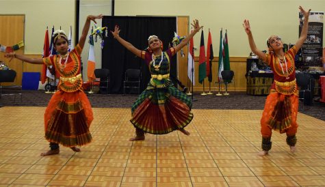 The Hindu Sacred Dance group’s performance included live performances of traditional Hindu dances and a vocal performance of a traditional Hindu song. According to the group, dance is considered an offering to a deity and was performed by temple dancers called “devadasis” who dedicated their lives to the sacred art.