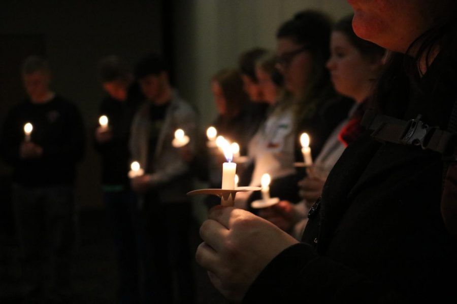 SGA Holds Candlelight Vigil in Remembrance of Florida Parkland Shooting Victims