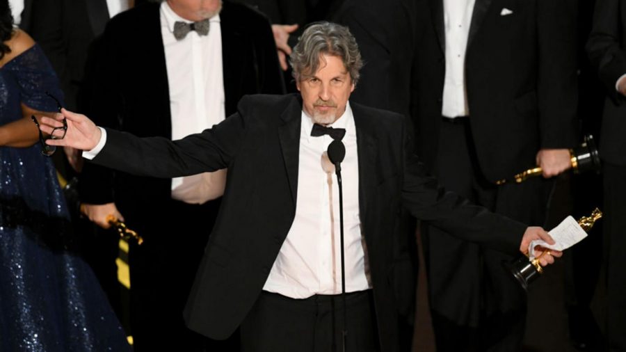 Peter+Farrelly+accepts+the+Best+Picture+award+for+Green+Book+onstage+during+the+91st+Annual+Academy+Awards.+Used+with+permission.