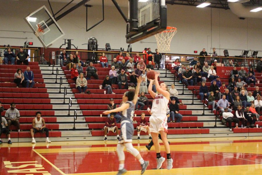 Senior+Josie+Hockman+goes+up+for+a+fastbreak+layup+in+the+third+quarter+against+Asbury.+The+field+goal+helped+Hockman+eclipse+the+1%2C000+point+mark+for+her+career.
