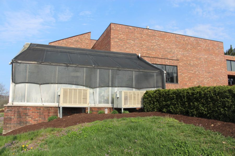 The IUS greenhouse, located right beside the Life Sciences building.
