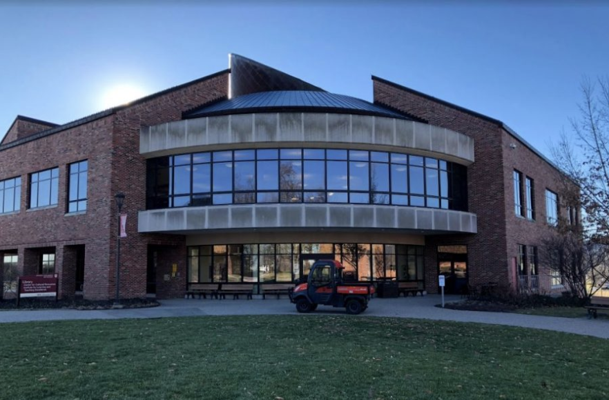 The exterior of the IUS library. Photo by John Clere.