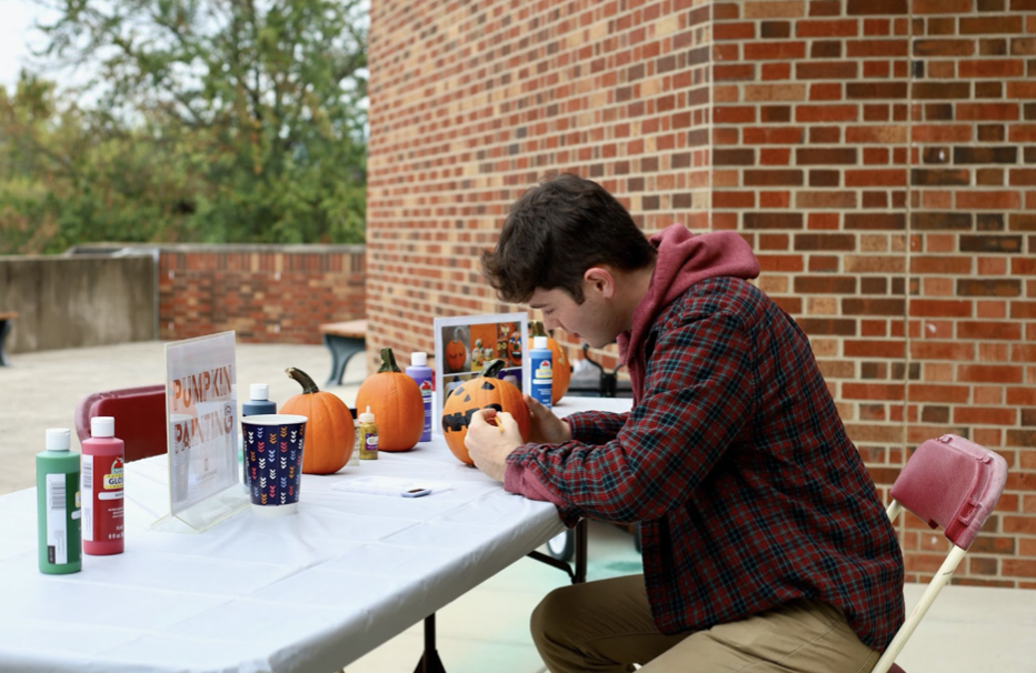IU+Southeast+begins+the+fall+season+with+free+pumpkin+painting